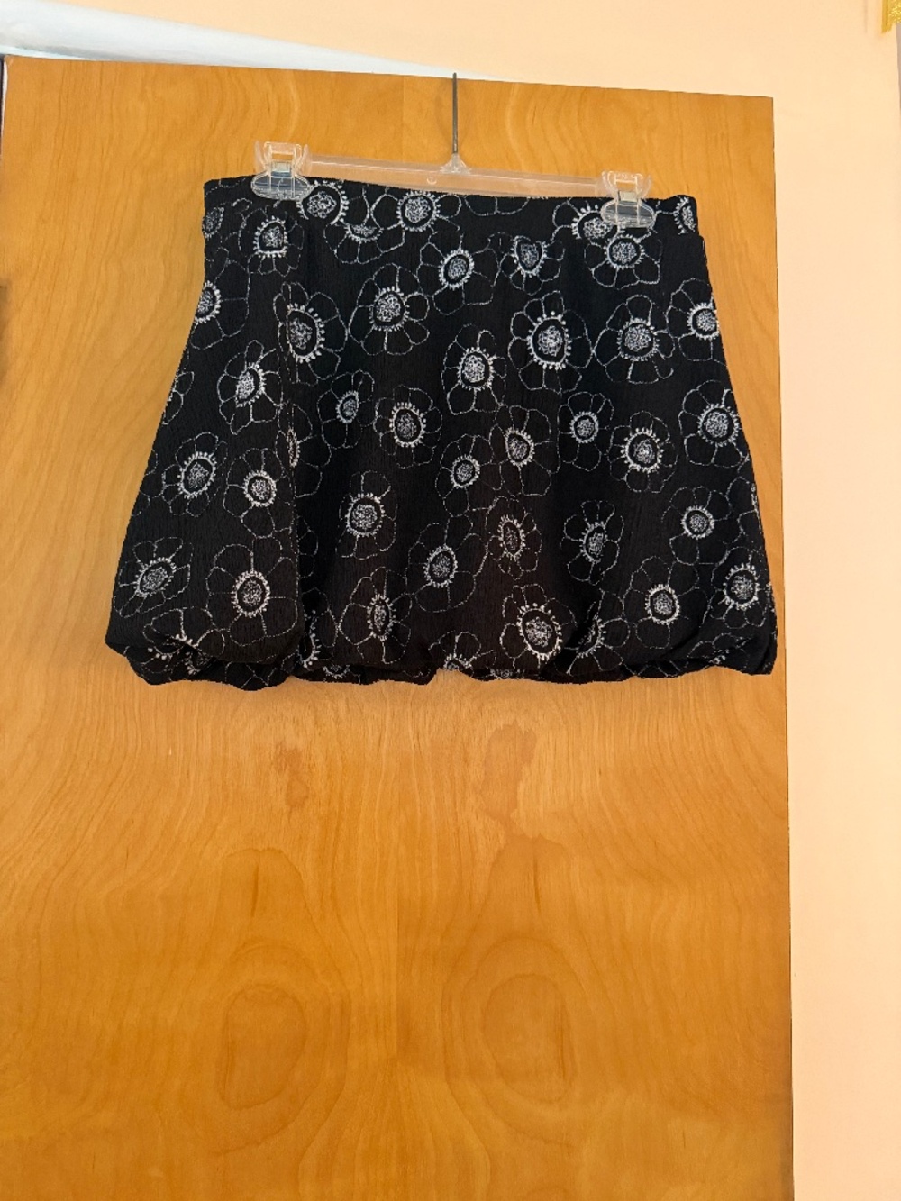 SO Black & White Floral Bubble Hem Mini Skort, Size 14 Plus